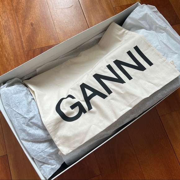 GANNI black knee high faux fur lined chunky boots with tabs - Picture 4 of 16